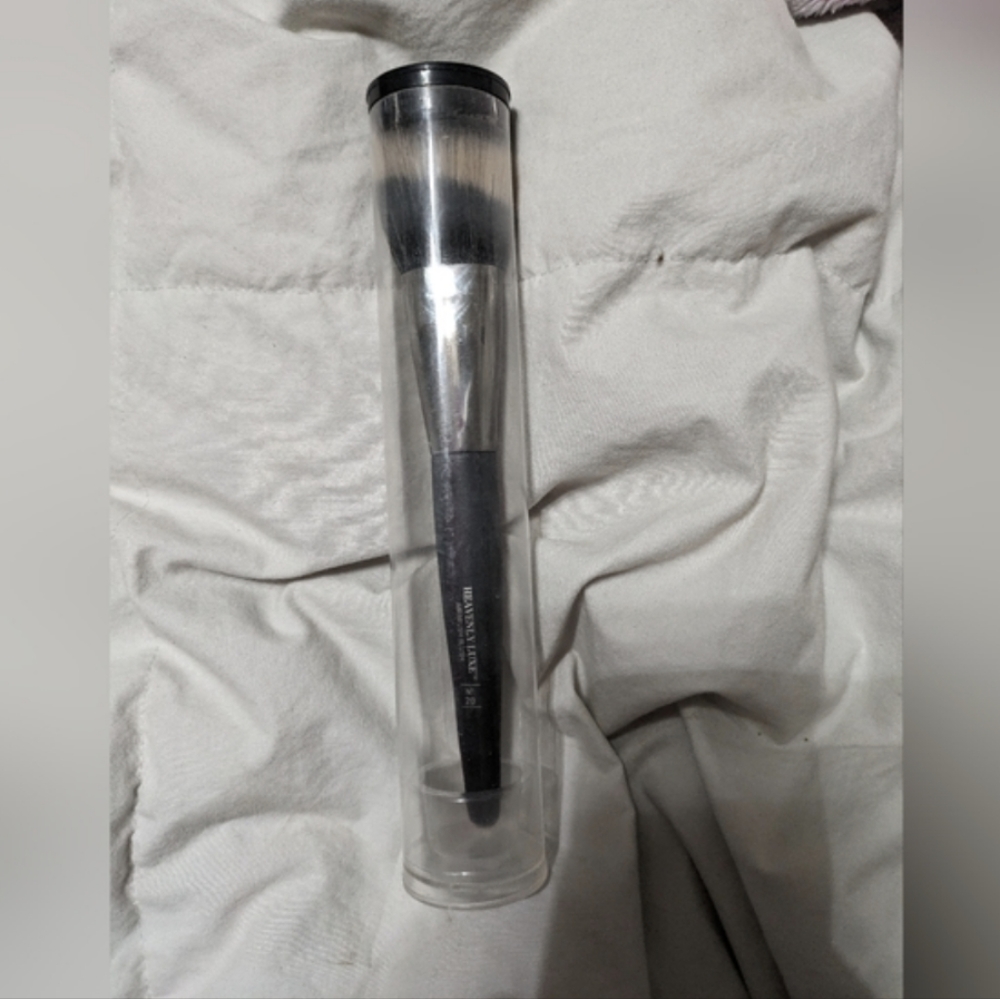 It Cosmetics heavenly lux brush no 20